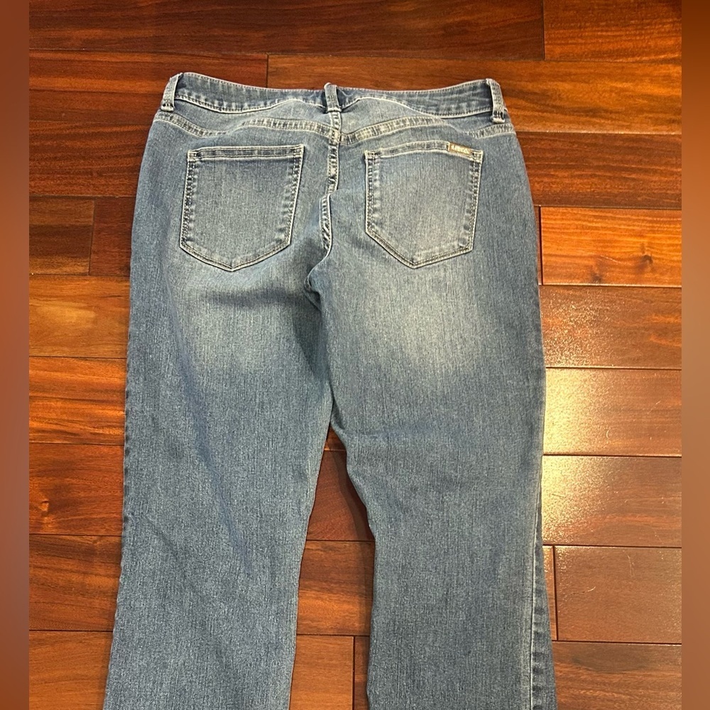Jennifer Lopez  JLO Straight Leg jeans  4p Petite Medium Wash Stretch Denim - Picture 5 of 8